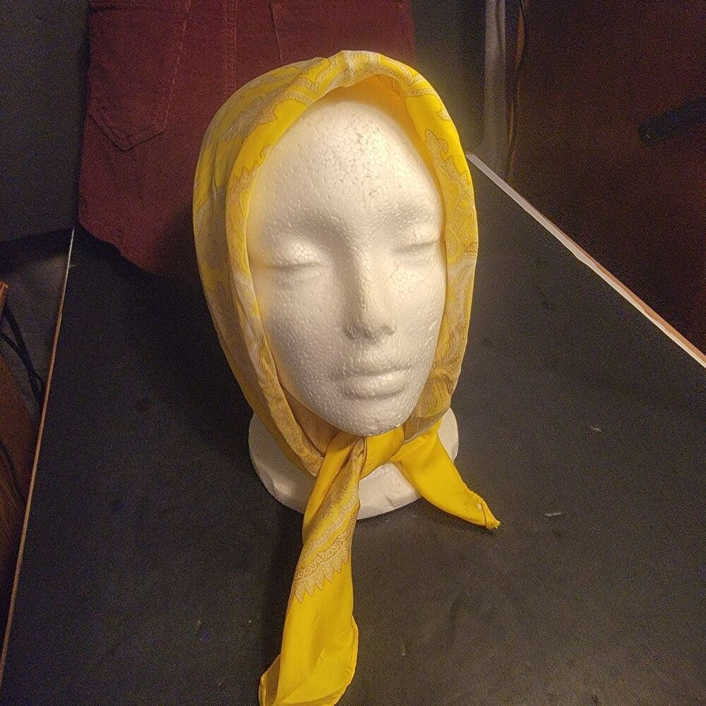 Women’s Yellow & White Paisley Print Square Scarf Headscarf Wrap